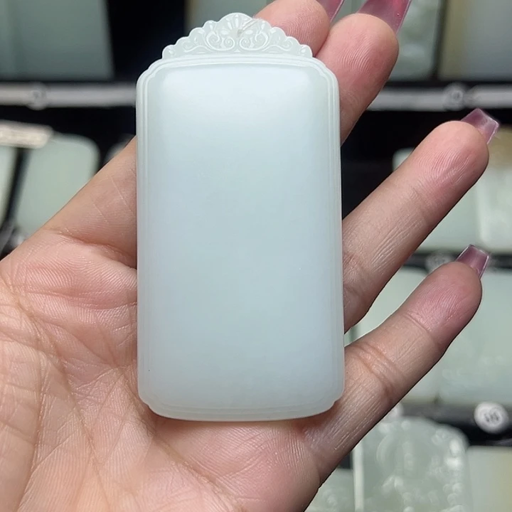 和田玉未镶嵌颈饰以***眸