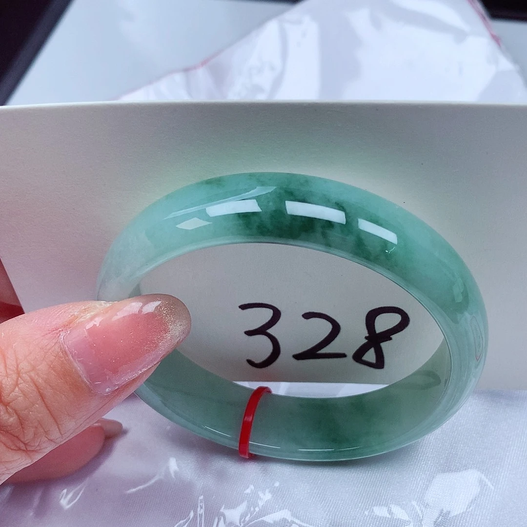 翡翠手镯未镶嵌翡翠