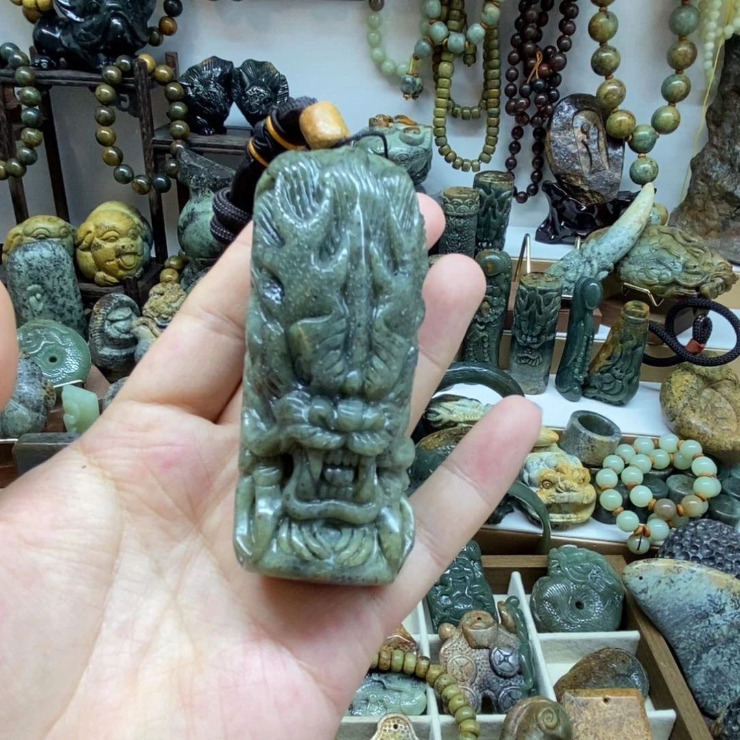 未镶嵌岫岩老玉（透闪石质玉）把件