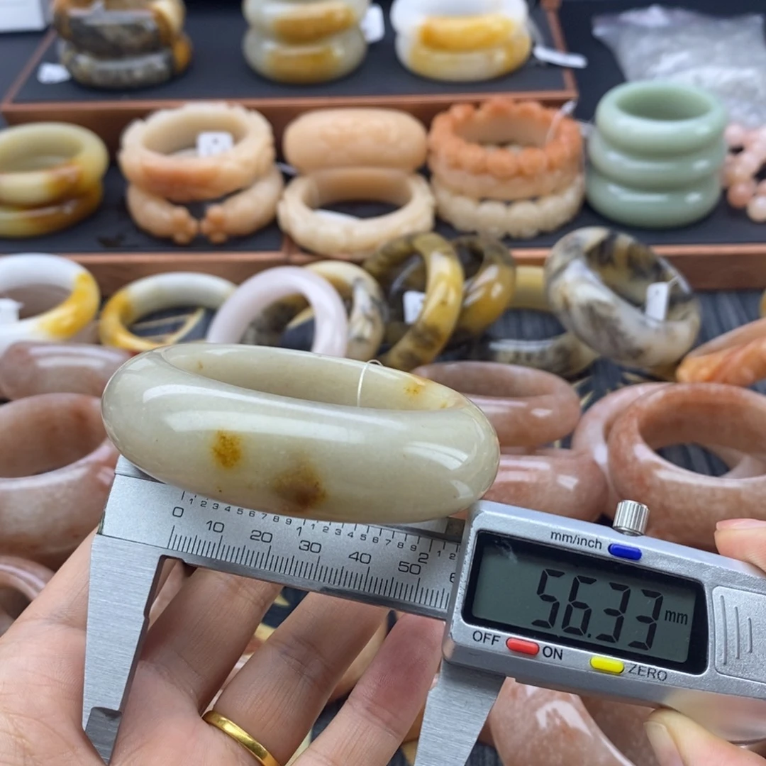 石英质玉未镶嵌手镯
