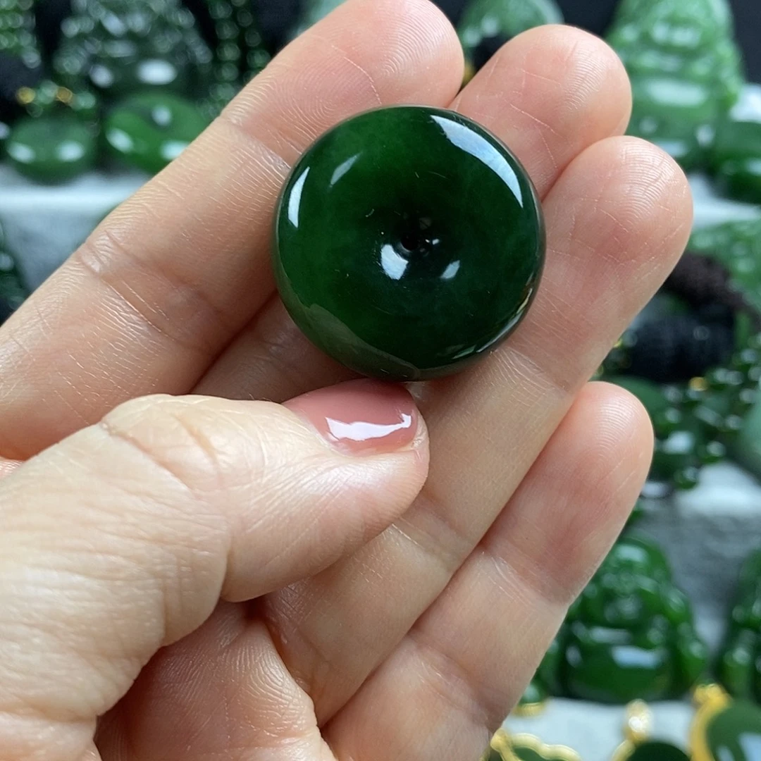 爱***满和田玉（碧玉）未镶嵌颈饰