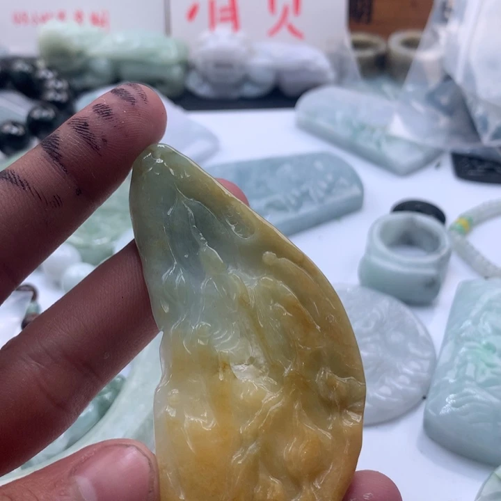 翡翠未镶嵌颈饰保真天然a货翡翠
