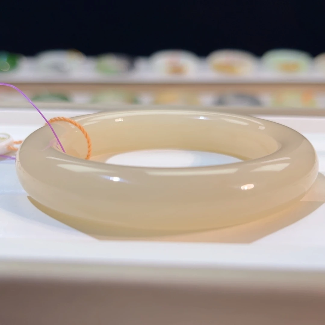 未镶嵌手镯和田玉   「藕粉」高品 黄黑皮友好
