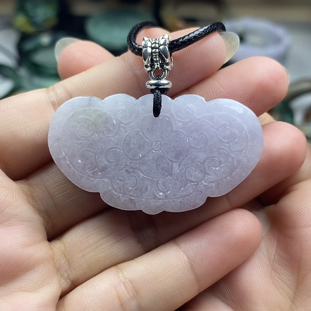 翡翠未镶嵌颈饰牌子