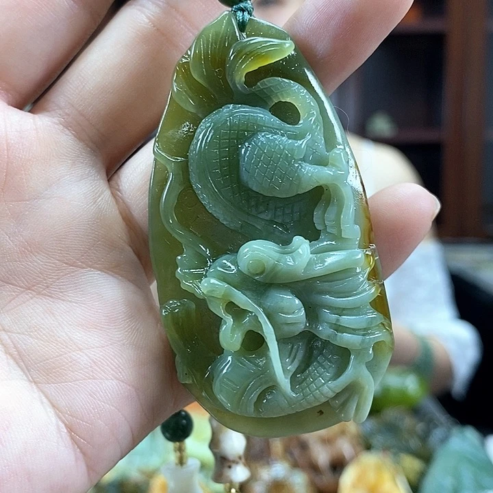 蛇纹石玉未镶嵌颈饰