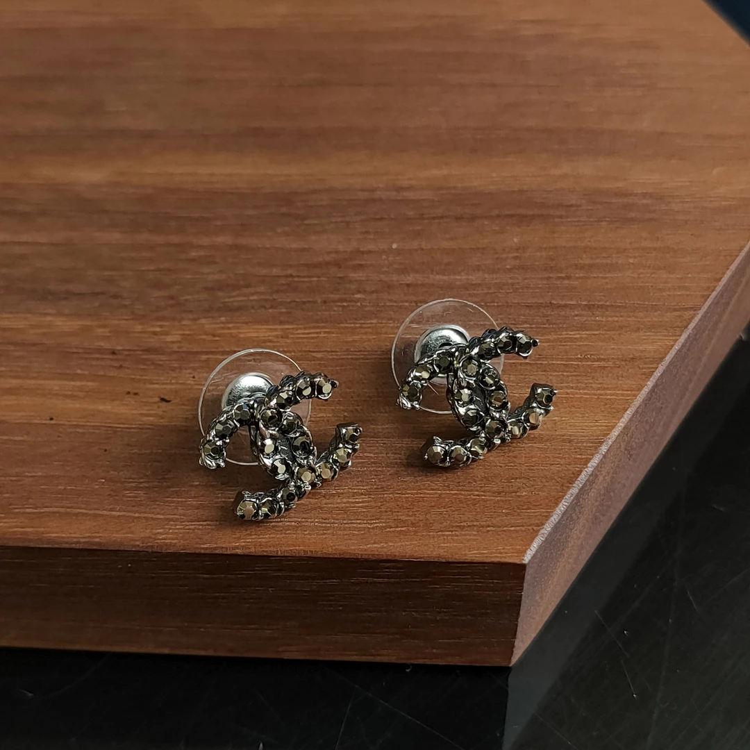 95新 Chanel/香奈儿 Azul-18V 枪灰色水钻双C耳钉 44737