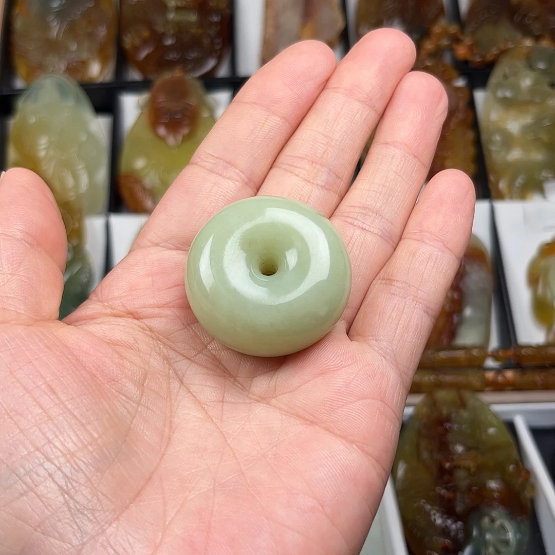 岫岩老玉（透闪石质玉）未镶嵌车挂渺**光