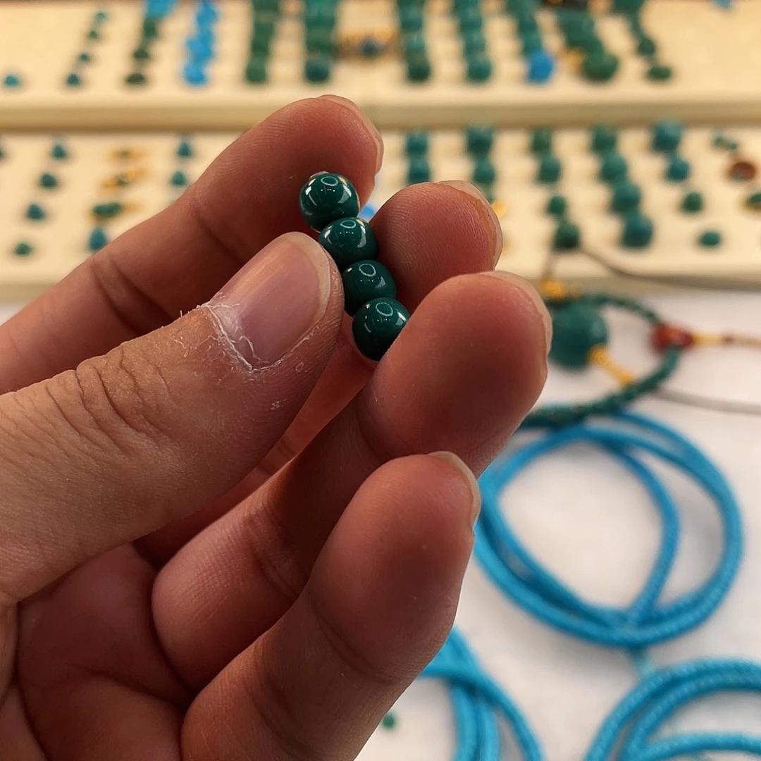 绿松石未镶嵌颈饰