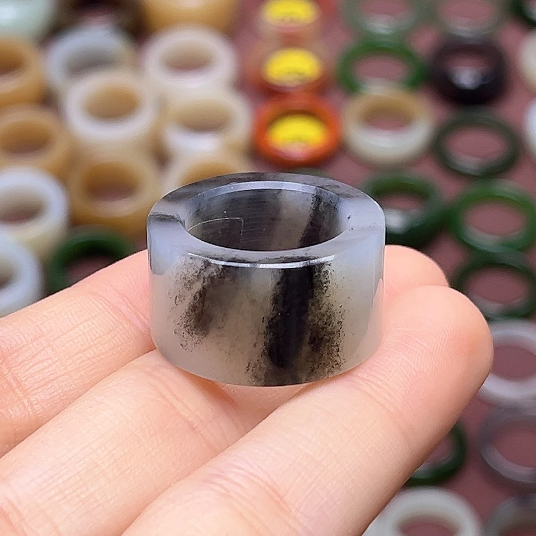 和田玉未镶嵌戒指17.2山水墨画