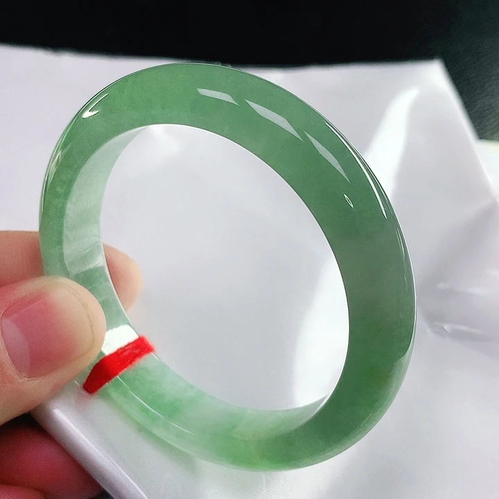 翡翠手镯未镶嵌翡翠手镯未镶嵌