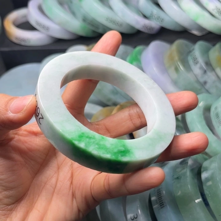 定制翡翠未镶嵌手镯