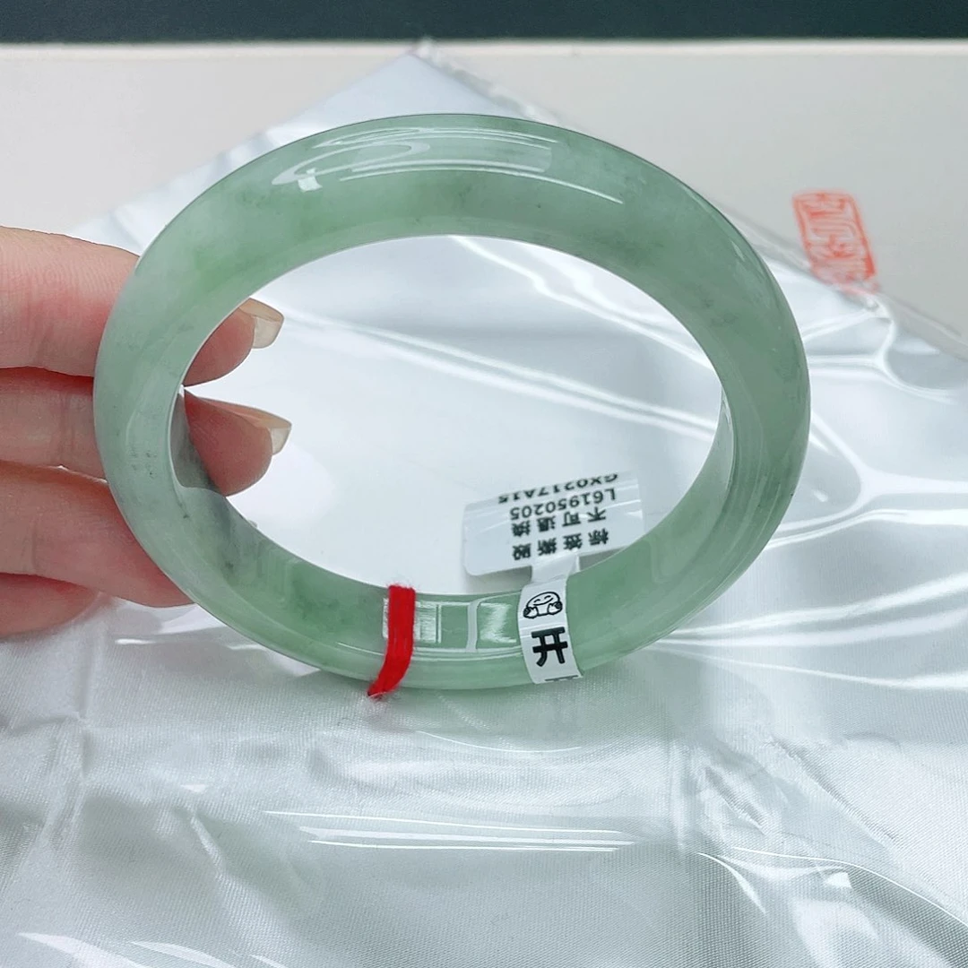 翡翠手镯未镶嵌正60.6