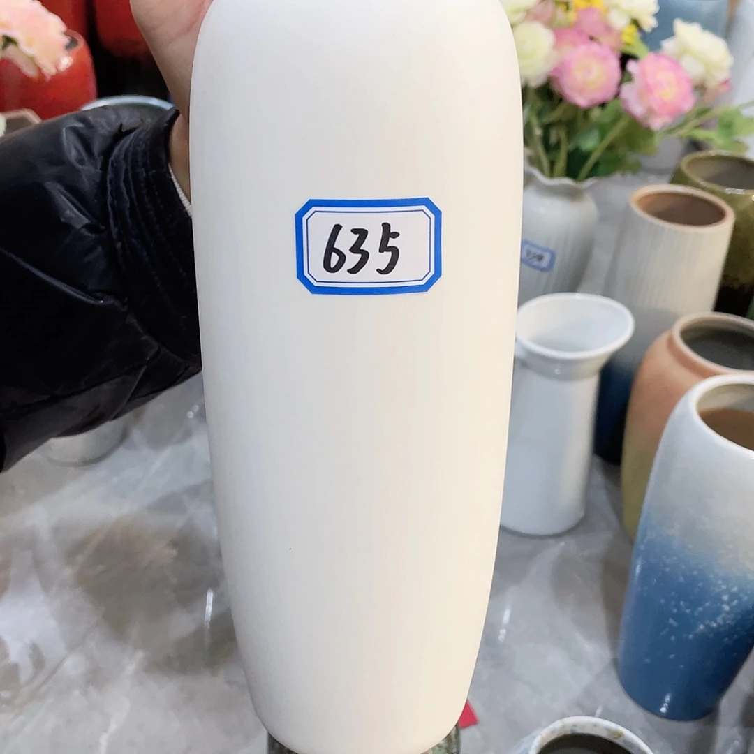 瓶635号磨砂陶瓷高24厘米微瑕一个