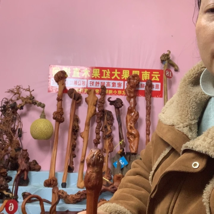 王***头今天下午和同事出去逛街吃饭看电影