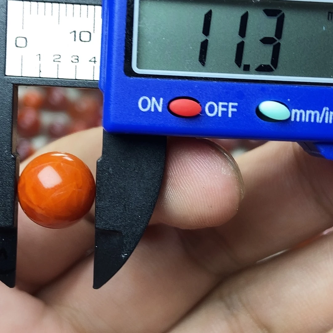 南红玛瑙未镶嵌配饰有瑕疵