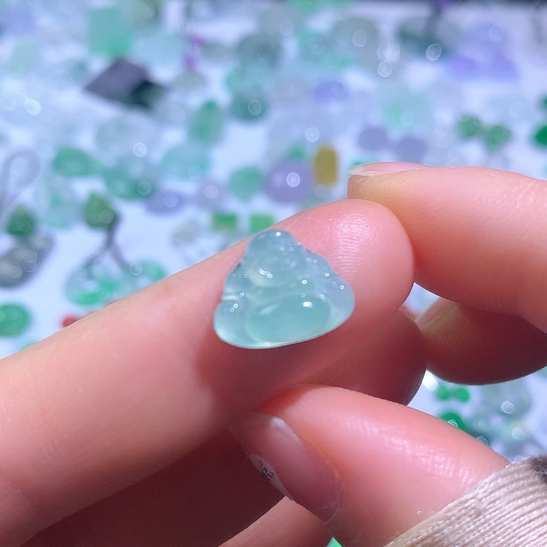 翡翠颈饰未镶嵌小佛