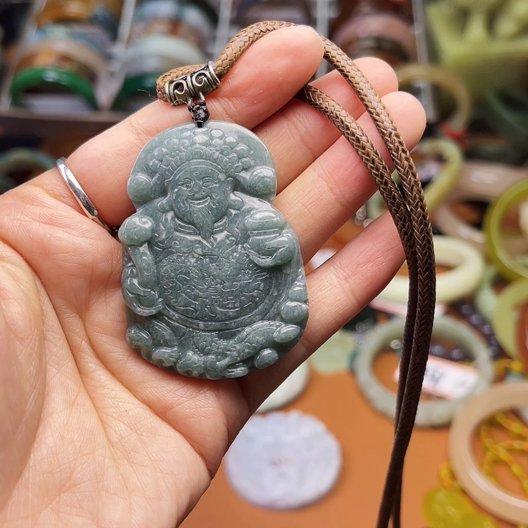 翡翠颈饰未镶嵌你