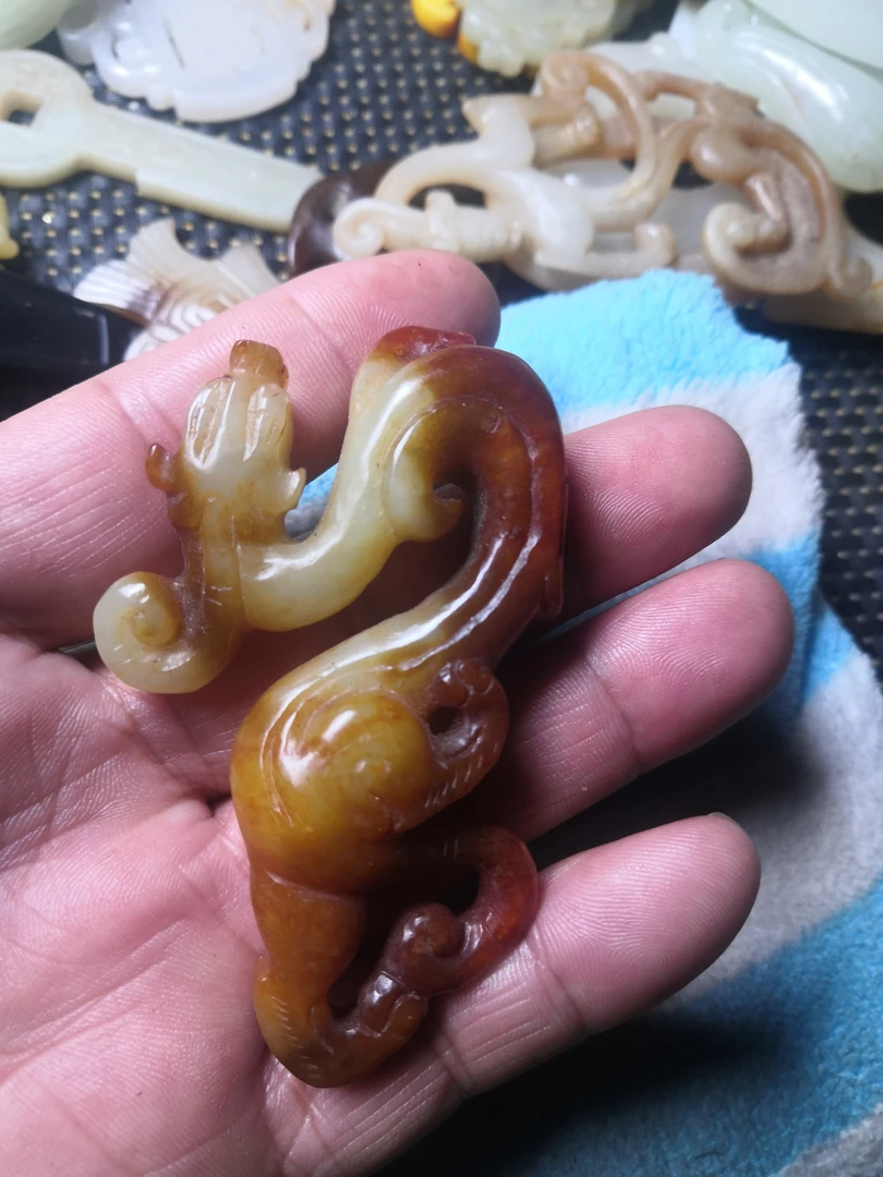 精品和田玉挂件龙