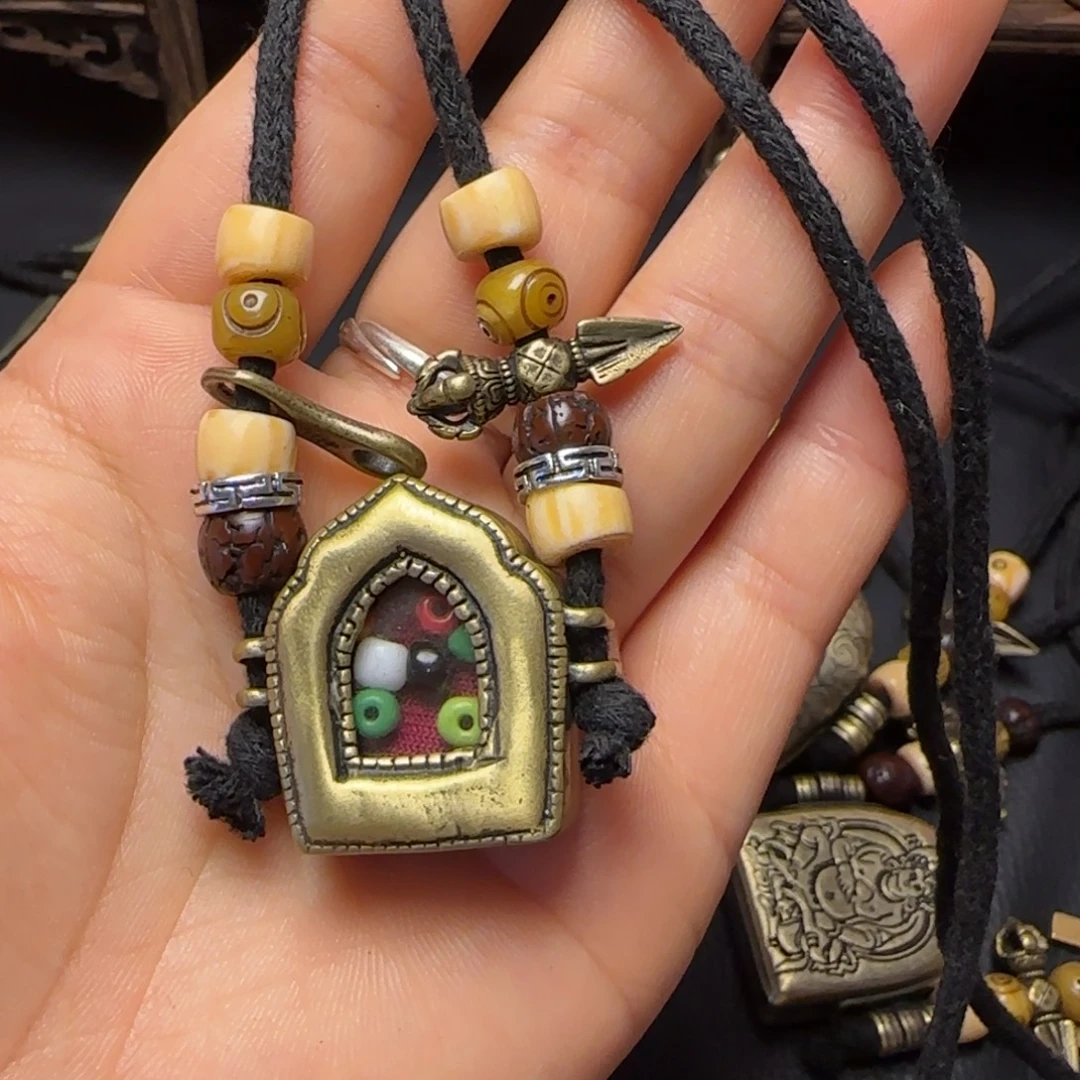 ****T泥塑。藏传牌子？藏传牌子