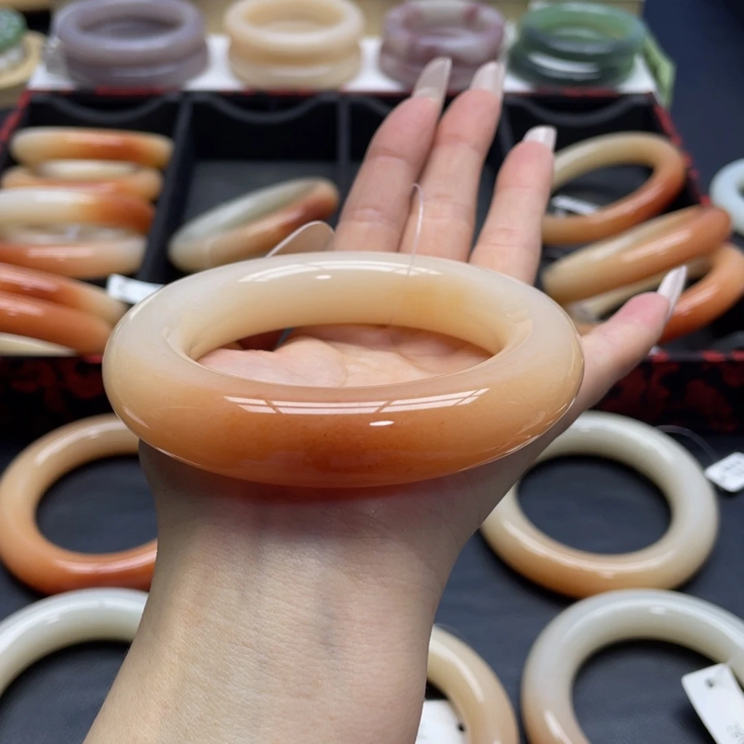 未镶嵌手镯石英质玉娜*