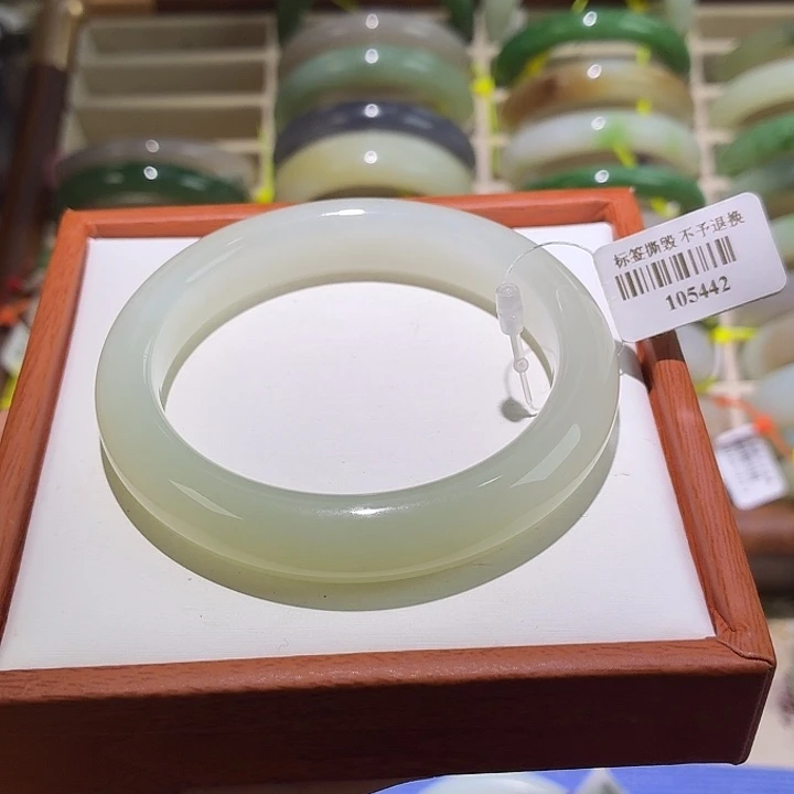 和田玉未镶嵌手镯49。 57