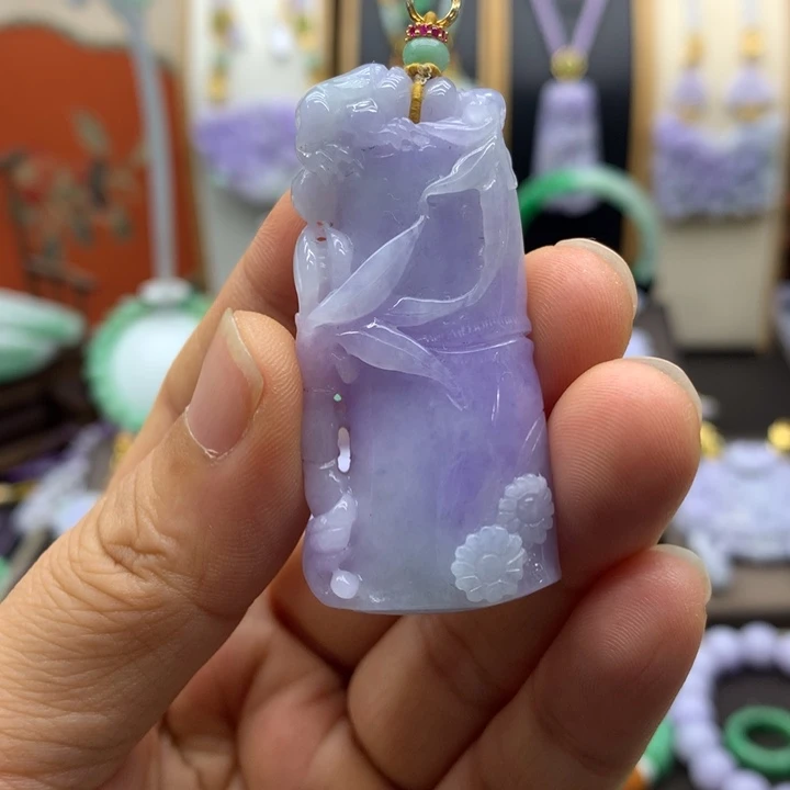 翡翠未镶嵌吊坠(赠链)