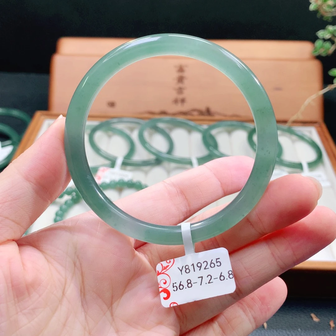 翡翠手镯（圆镯）未镶嵌