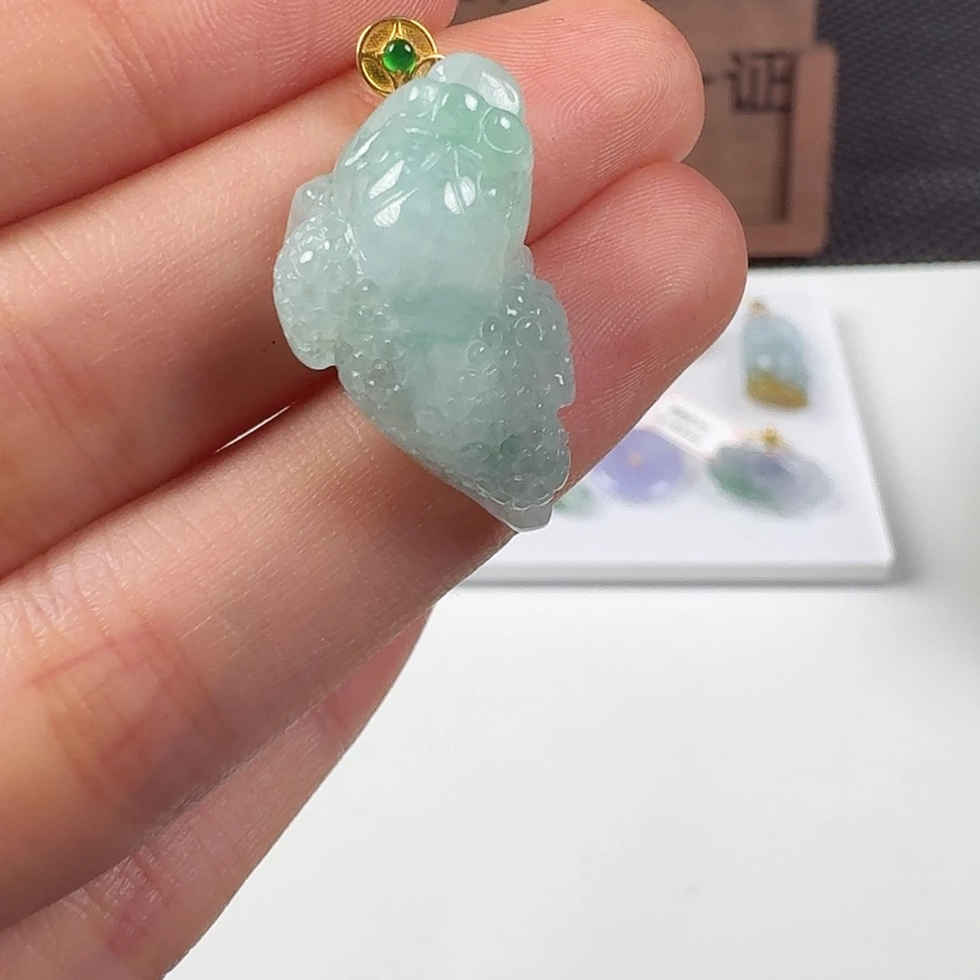 翡翠18K金镶嵌颈饰