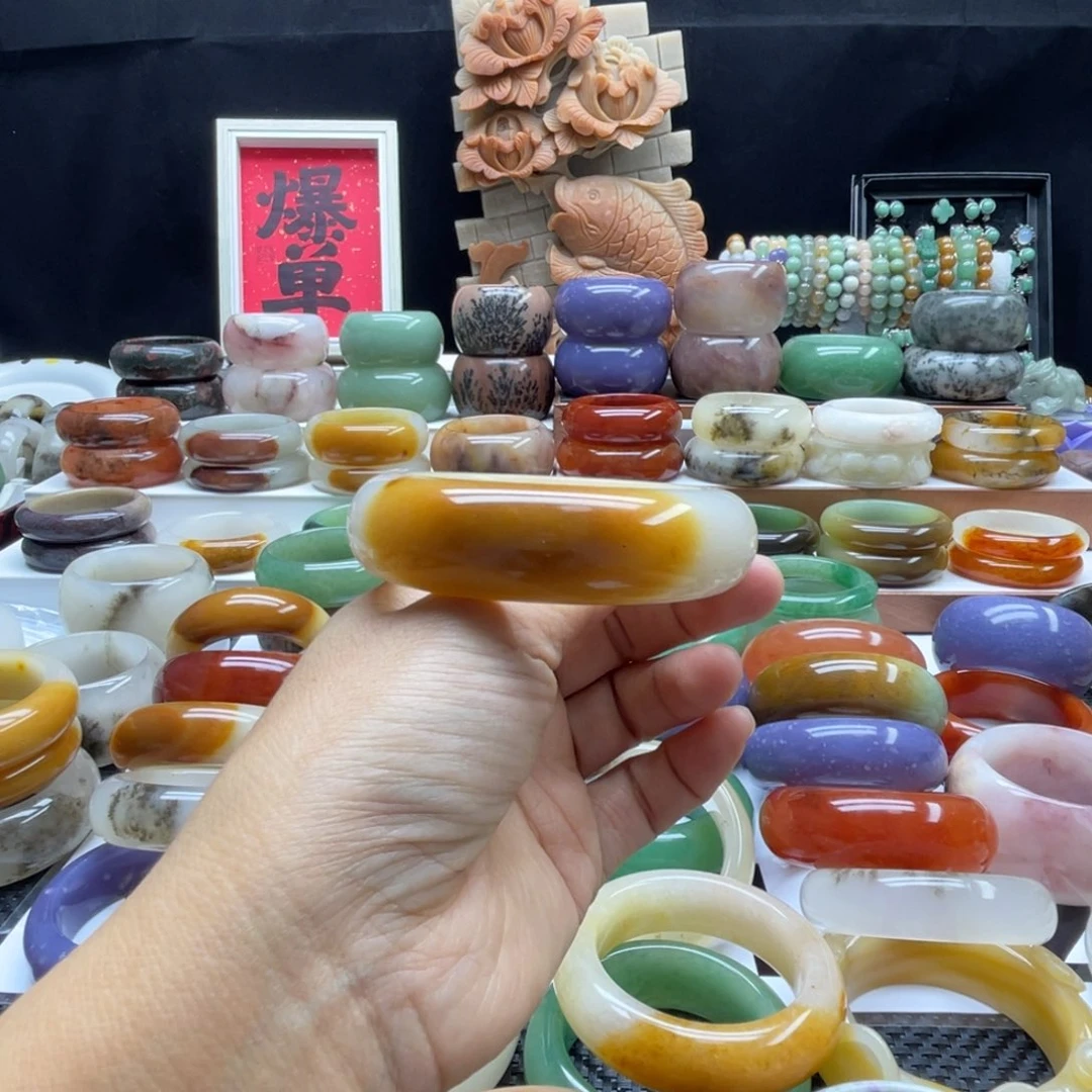 m***e石英岩玉未镶嵌手镯