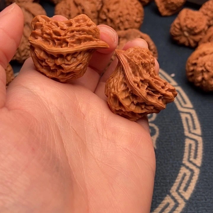 桃核把件异形鸟打底