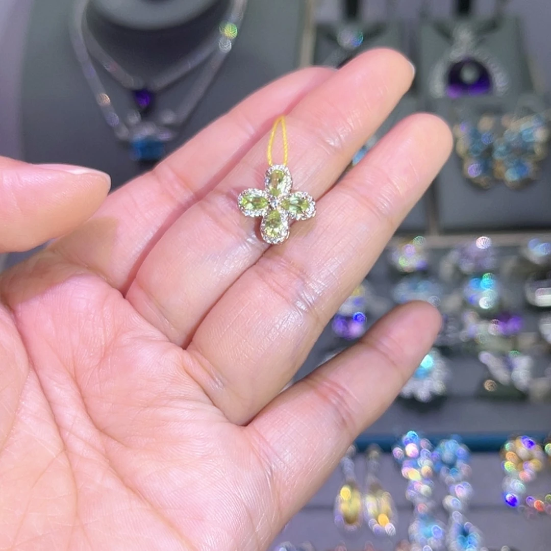 【闪购商品】橄榄石吊坠(赠链)银S925镶嵌