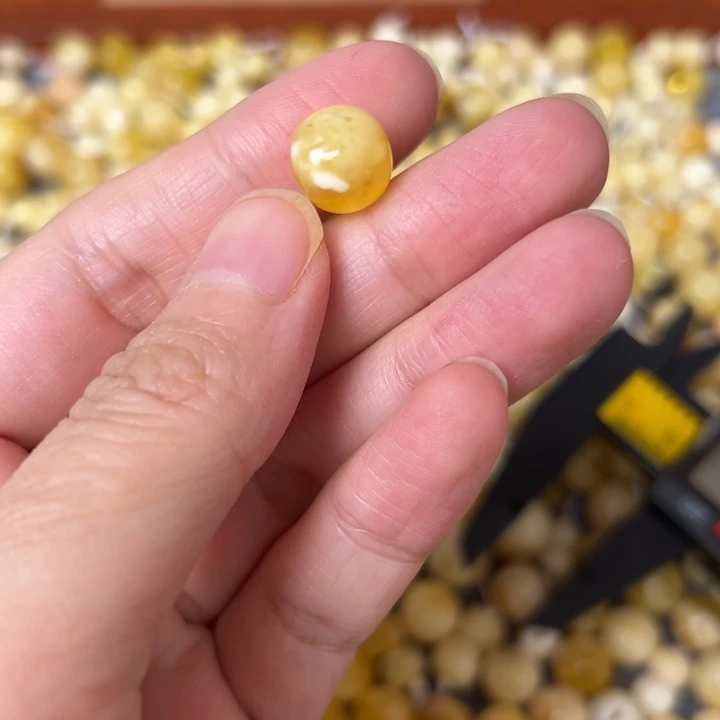 蜜蜡未镶嵌裸石10.5mm一个