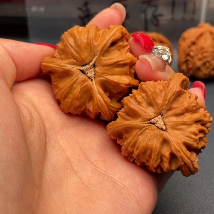 ****i文玩核桃吊坠白狮子
