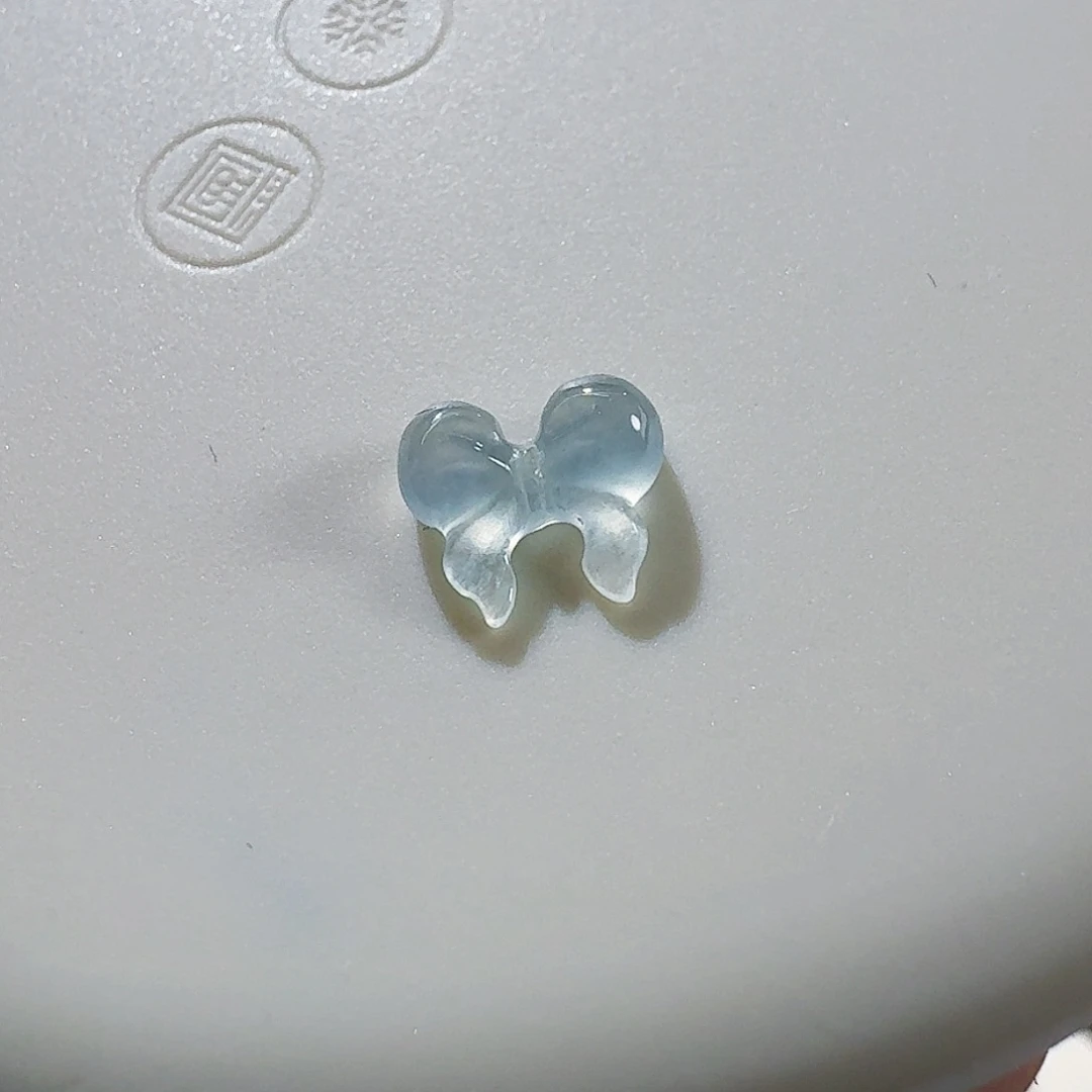 翡翠颈饰未镶嵌蝴蝶结
