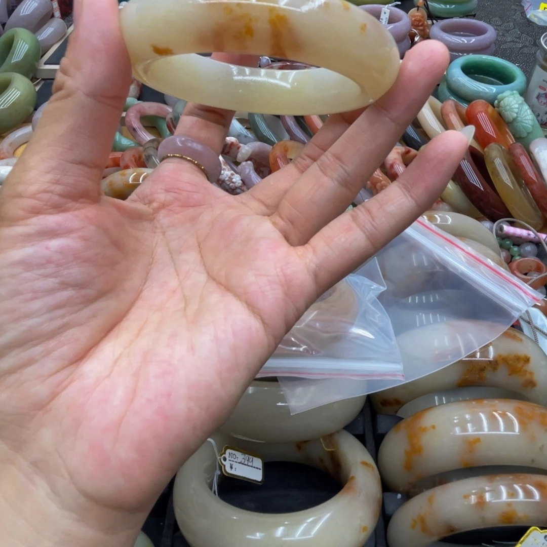 黑***妞未镶嵌圈口59石英质玉