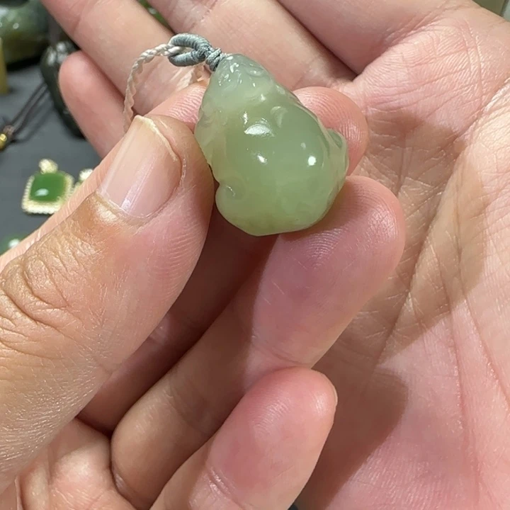 和田玉未镶嵌颈饰定制