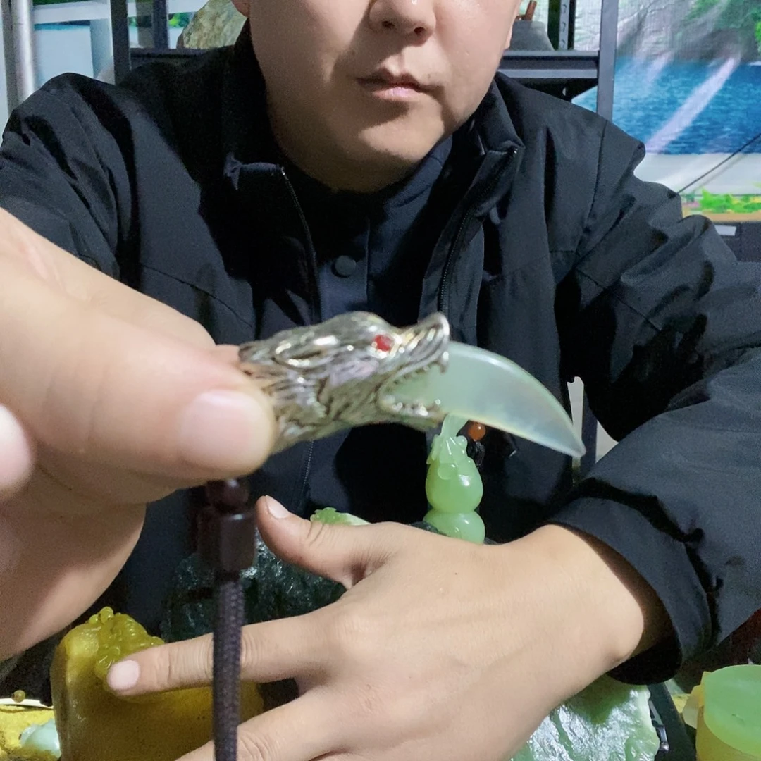 蛇纹石玉未镶嵌珠宝奇石