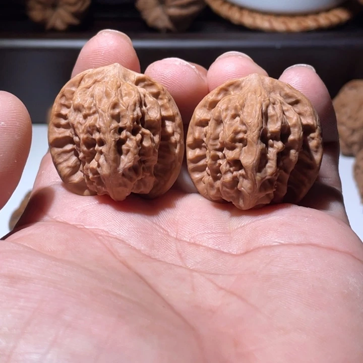 文玩核桃吊坠小野狼 精对