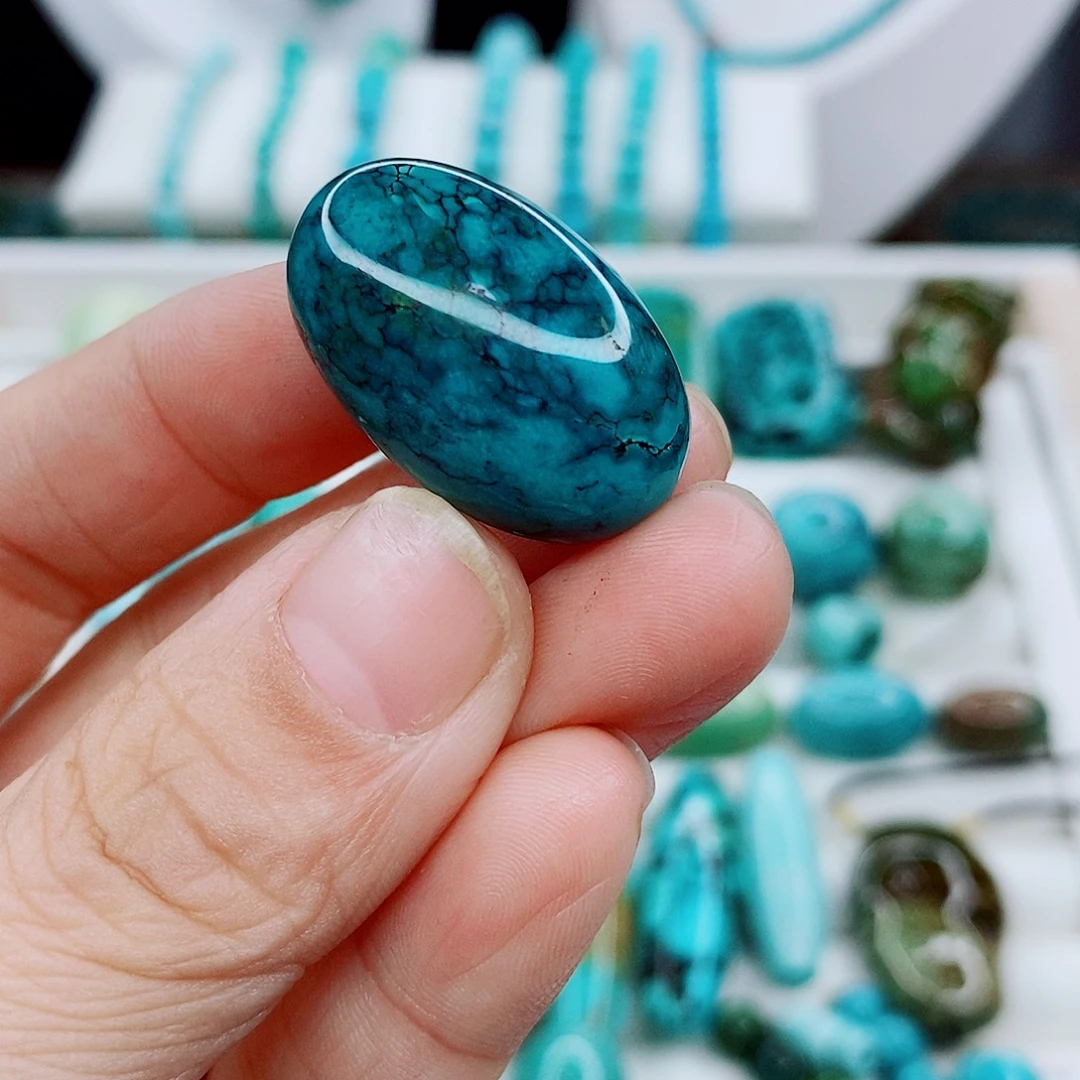 绿松石未镶嵌颈饰