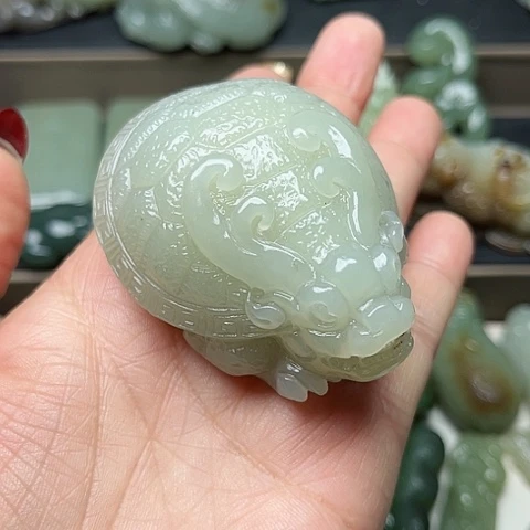 和田玉颈饰未镶嵌龍**人