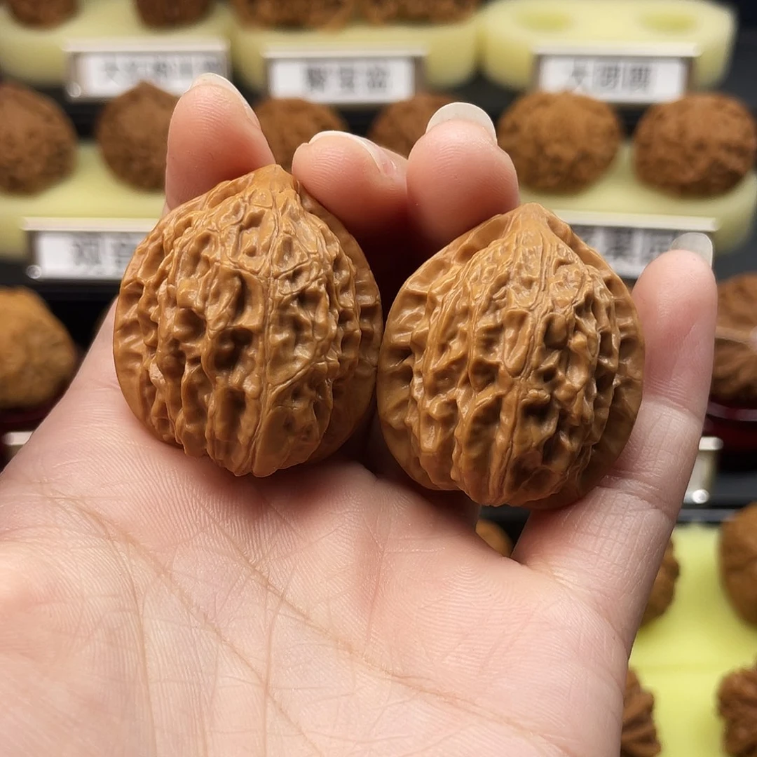 文玩核桃把件屹*金牛604