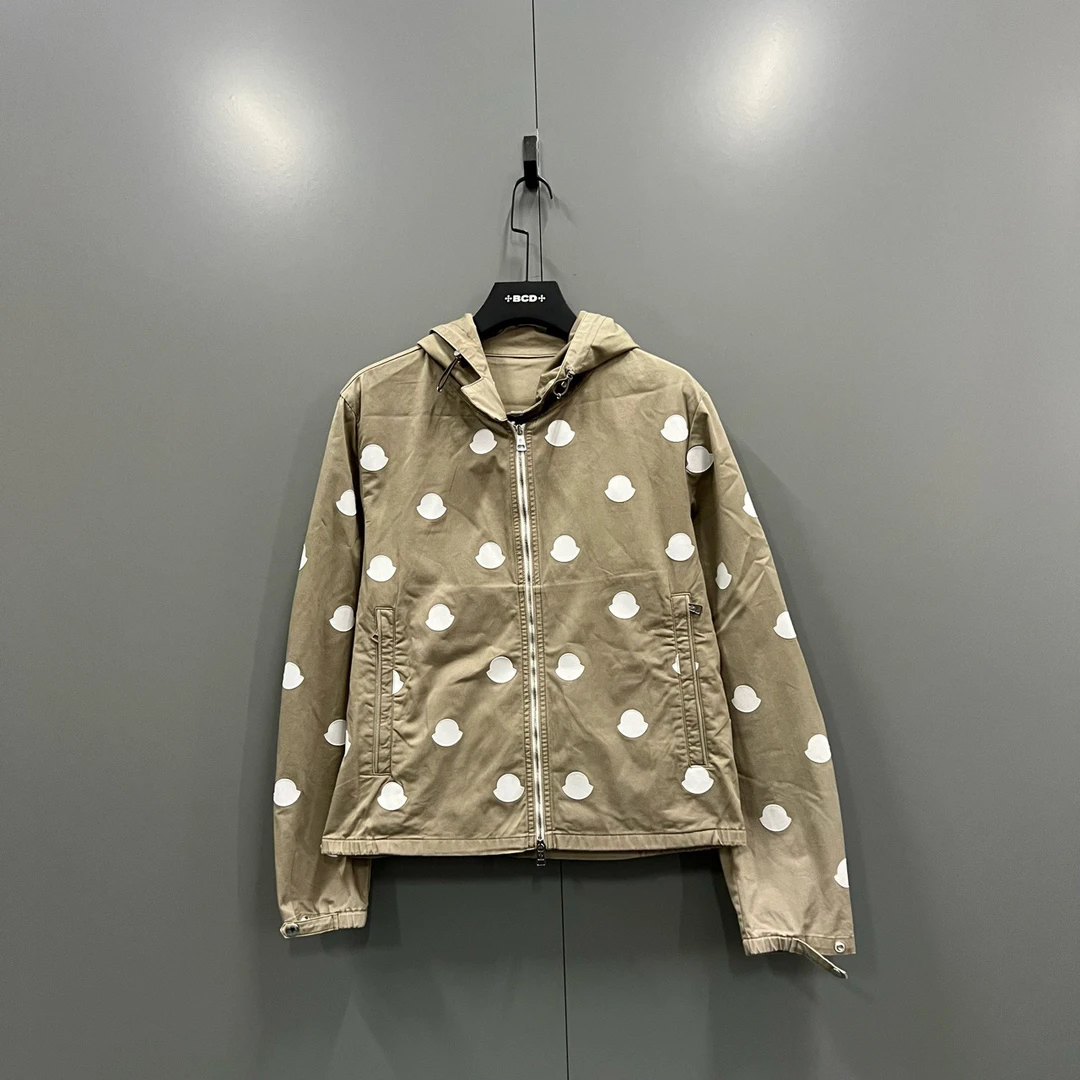 95新 MONCLER （cc）满印徽标连帽外套 2码/303185瑕疵如图