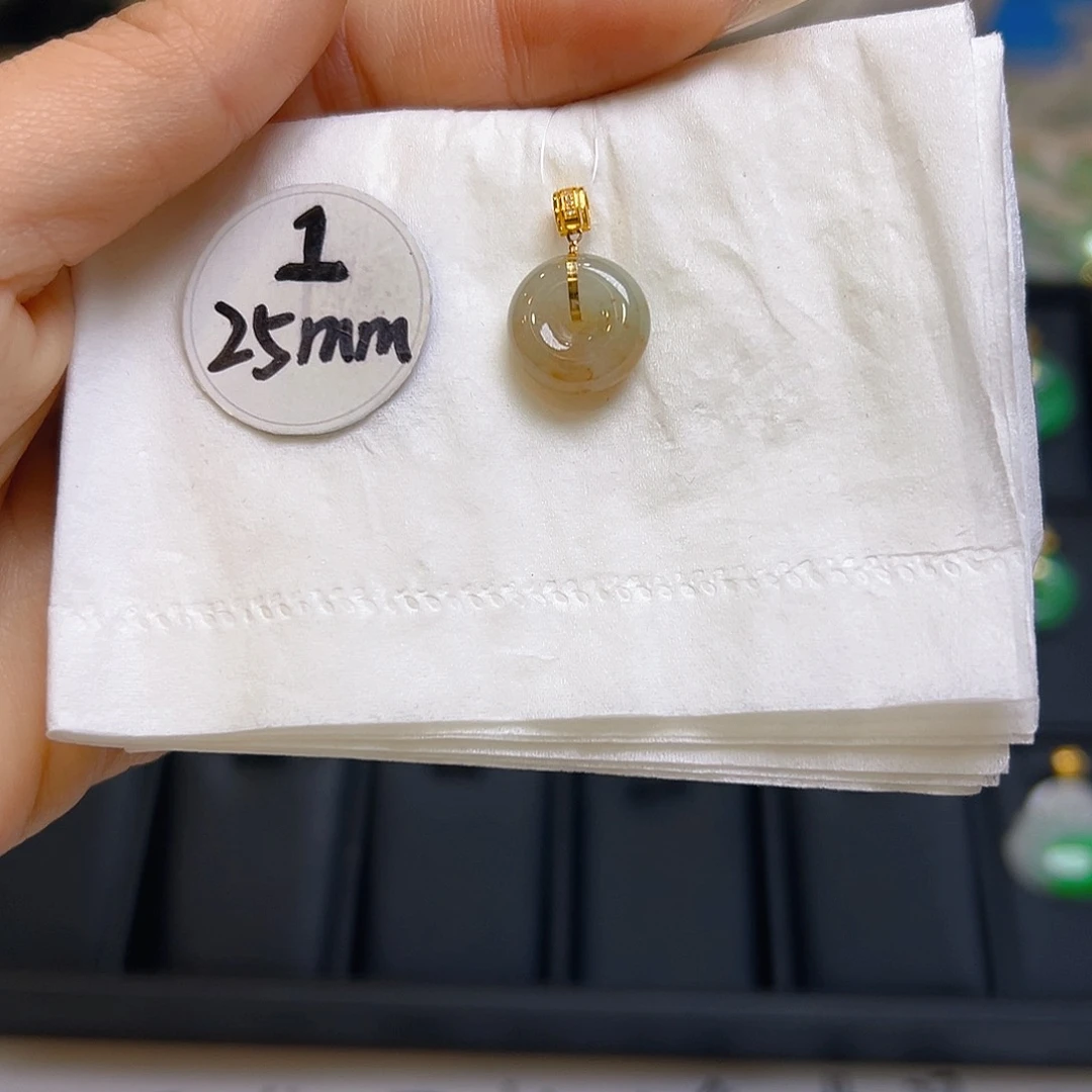 翡翠颈饰18K金镶嵌翡翠