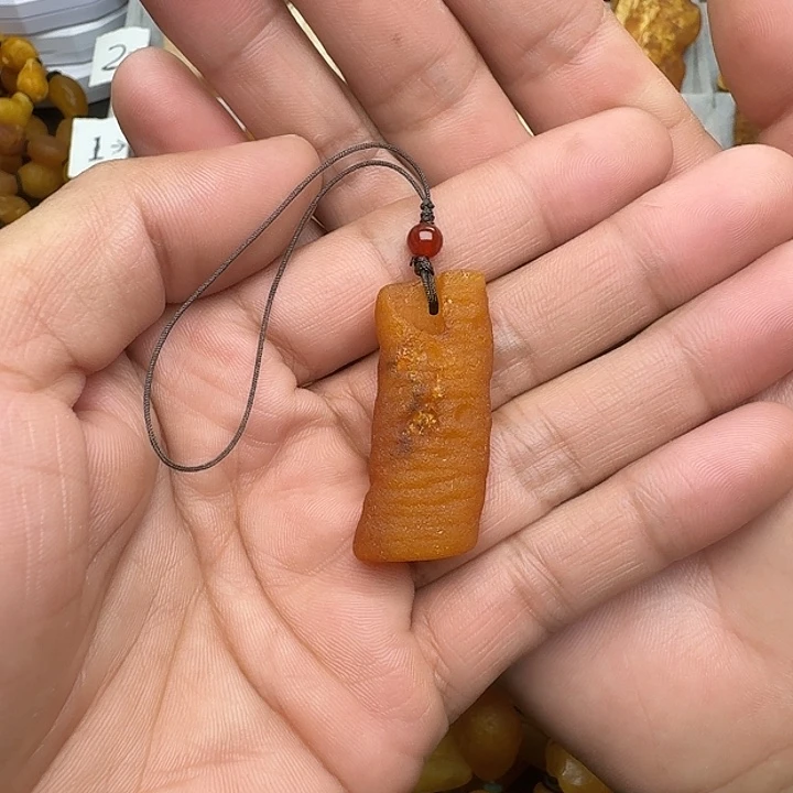 琥珀未镶嵌裸石天然蜜蜡手机吊坠