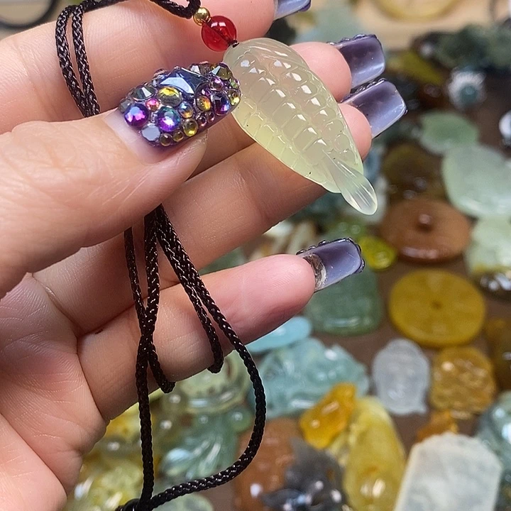 蛇纹石玉吊坠未镶嵌