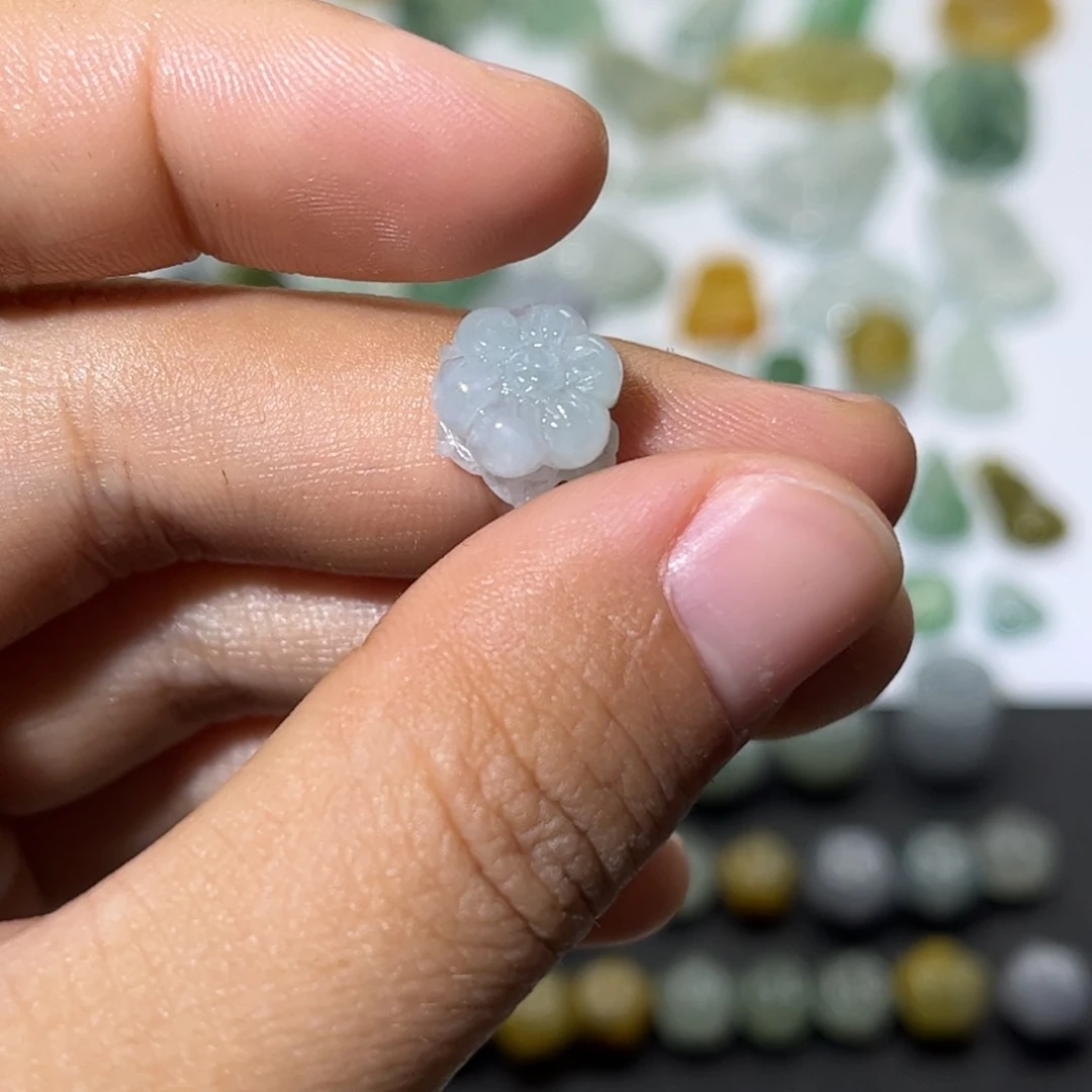 翡翠未镶嵌颈饰胖***涵花朵