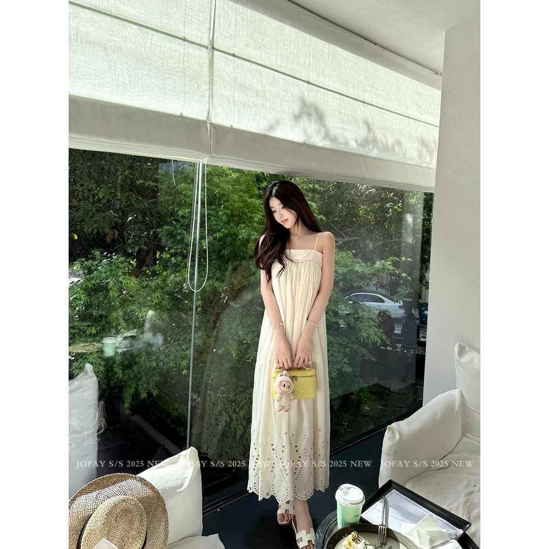 【CHASINGLIGHT】“布拉格”文艺镂空吊带裙Q1879