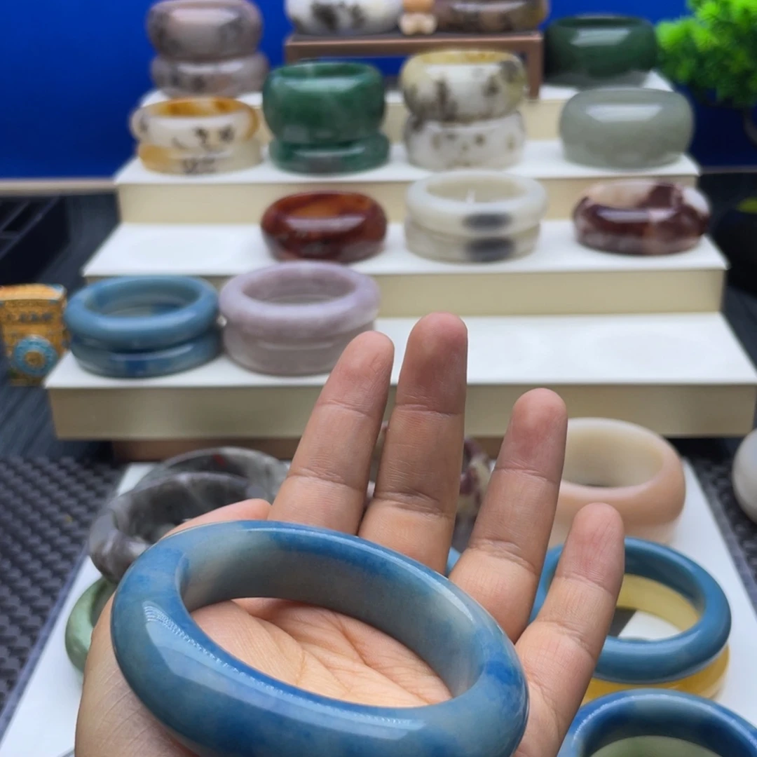 没***事石英质玉手镯未镶嵌