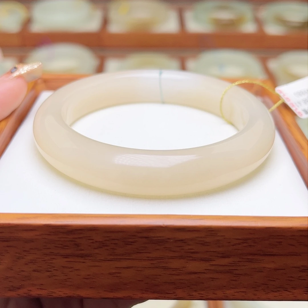 和田玉手镯未镶嵌56.6