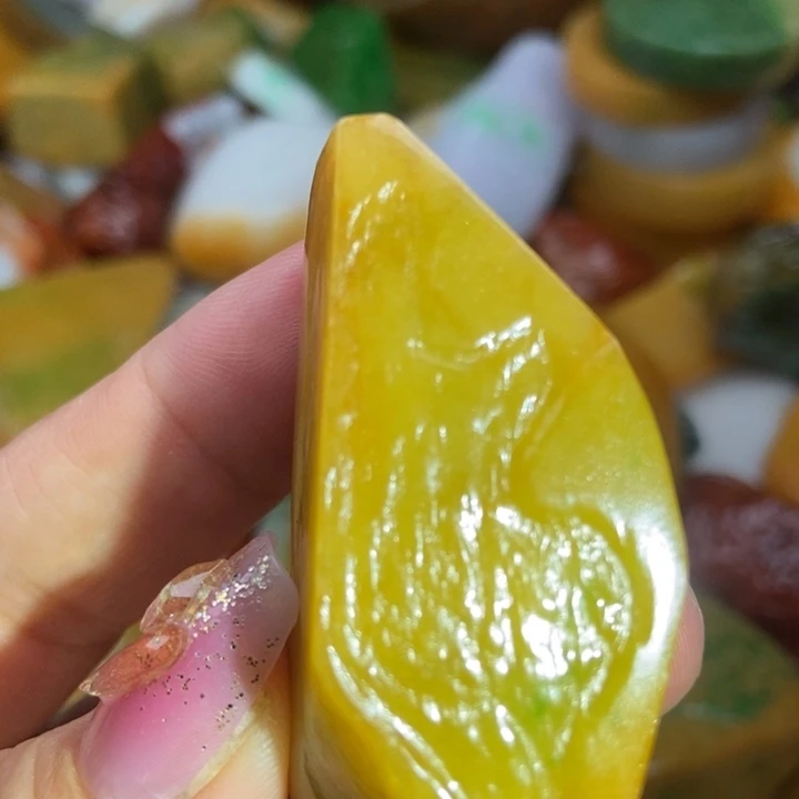 翡翠未镶嵌颈饰缅甸